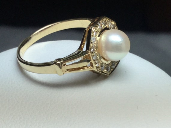 Pearl and Diamond Ring 14 KT Yellow Gold - image 3