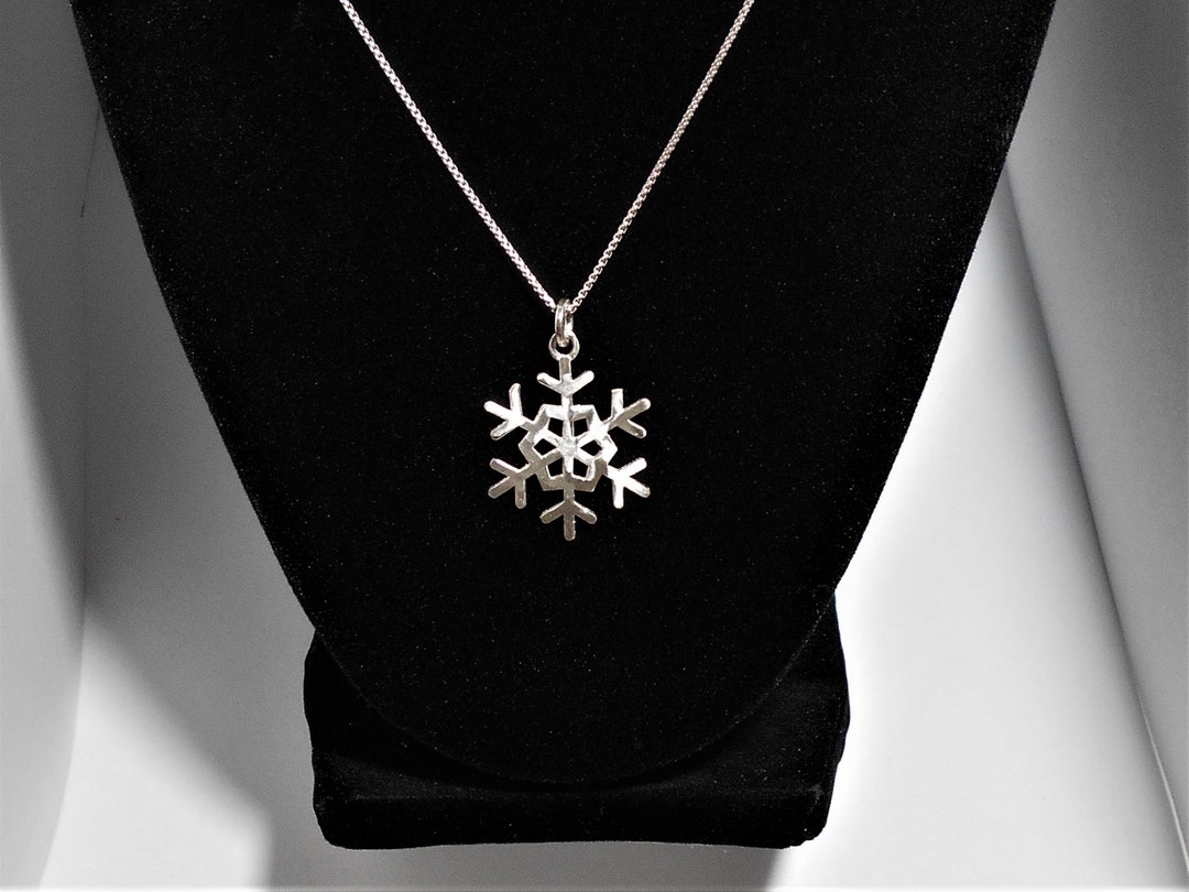雪の結晶 スノーフレーク シルバー925 ペンダント ネックレス