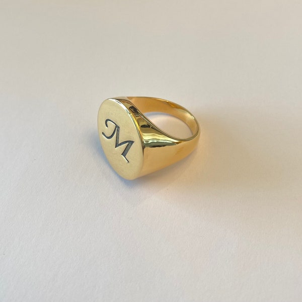 Signet ring, Gold round seal, Engraved ring, Personalized Initial Ring, Customized Jewelry, Big rings, Name Rings, Letter engraved rings.