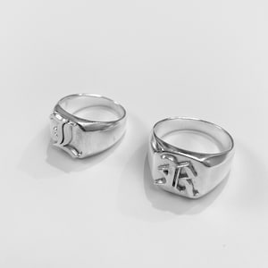 Anillo de sello, anillo con iniciales de la A a la Z, letra gótica, anillo de plata personalizado, anillo personalizado grabado, sello cuadrado, anillos con monograma, fuente en inglés antiguo