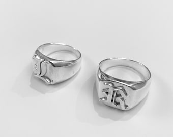 Anillo de sello inicial de plata de ley con monograma inglés antiguo grabado