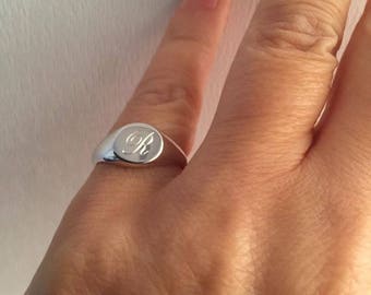 Gegraveerde ring, gepersonaliseerde ring, Signet ring, zilveren ring, eerste ring, cadeau voor vrouwen, monogram eerste ring, letter ring, Pinky ring