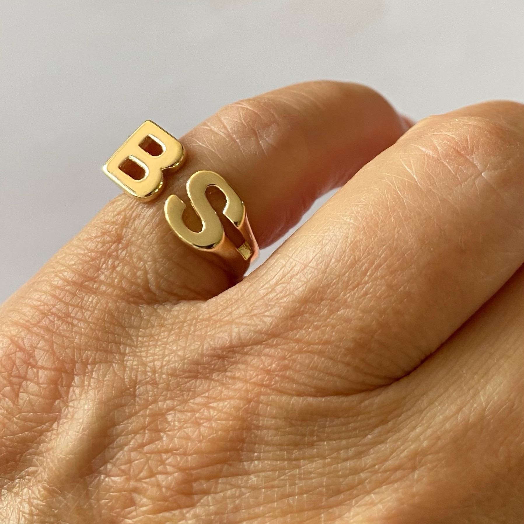 Anillo de meñique, anillo con 2 iniciales, anillos personalizados hechos a mano, anillo unisex, anillo abierto de oro, anillo personalizado con declaración, anillos con letras personalizados