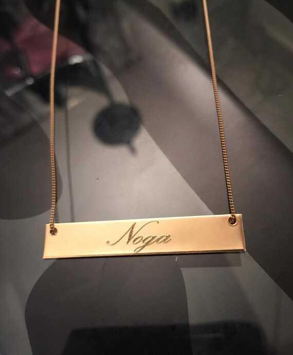 Collana Con Nome Personalizzato In Oro Massiccio 14k 18k, Delicato Ciondolo Con Nome A Barra Verticale Da 2 Cm, Nome Personalizzato, Coordinate E Data Incisi, Regalo Per Lei - Italia - Foto 4