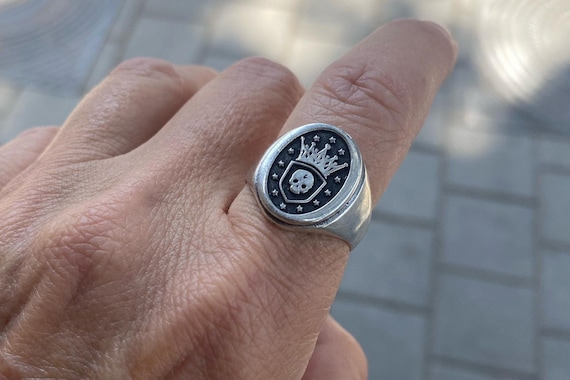 Pinky ring store family crest
