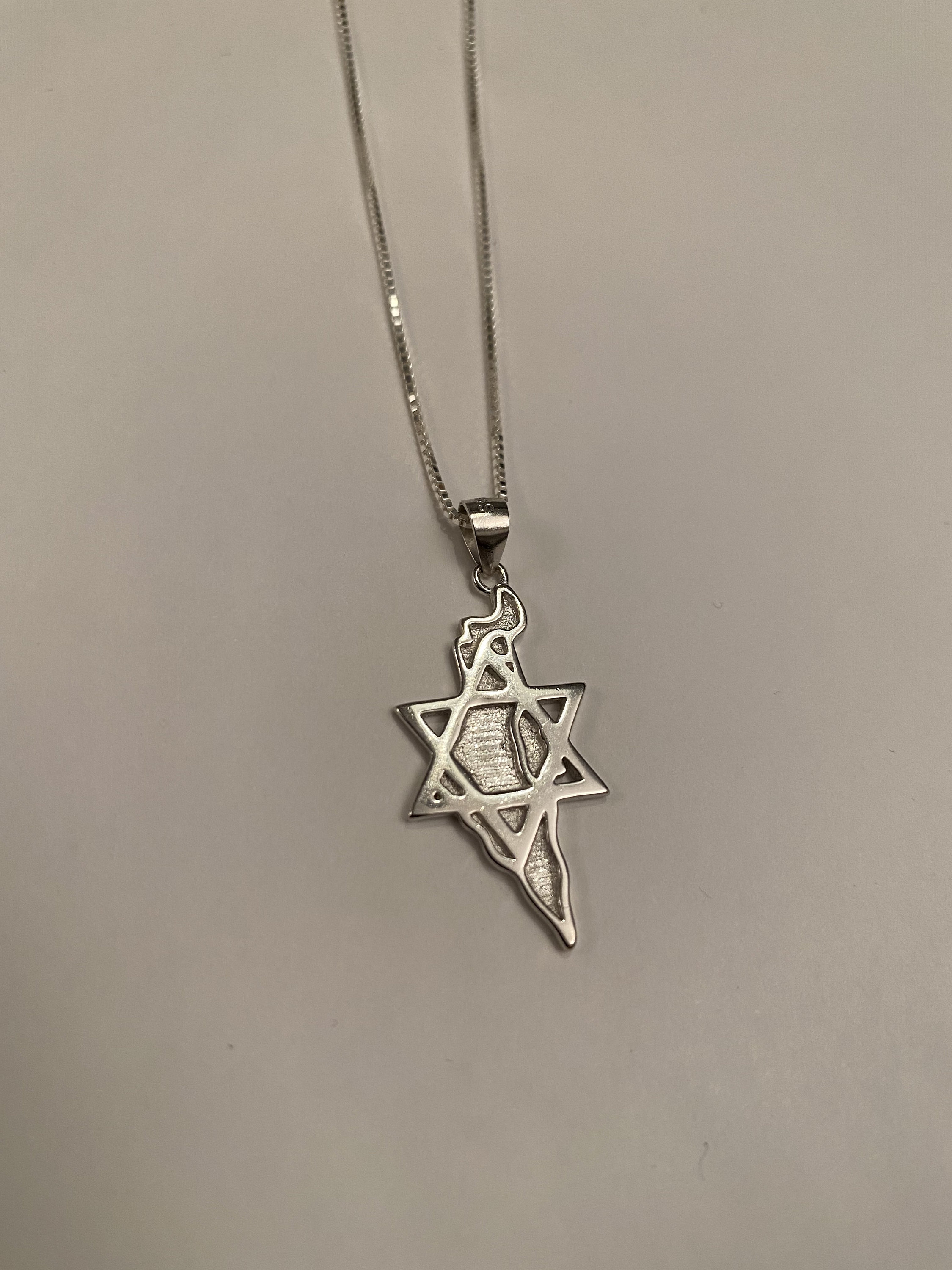 Ciondolo Stella di David con diamante taglio rotondo da 0,50 carati Ciondolo Stella di David con diamante taglio rotondo da 0,50 carati