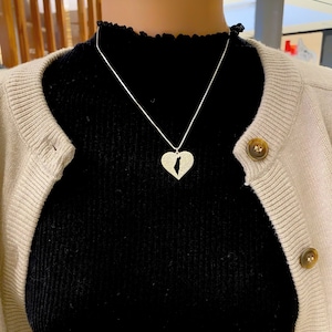 Collier coeur Israël, pendentif coeur, collier carte Israël, amour Israël, bijoux israéliens, pendentif forme Israël, bijoux Judicia