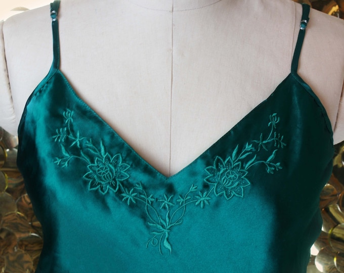NEW Tiffany's Closet Emerald Green Satin Set