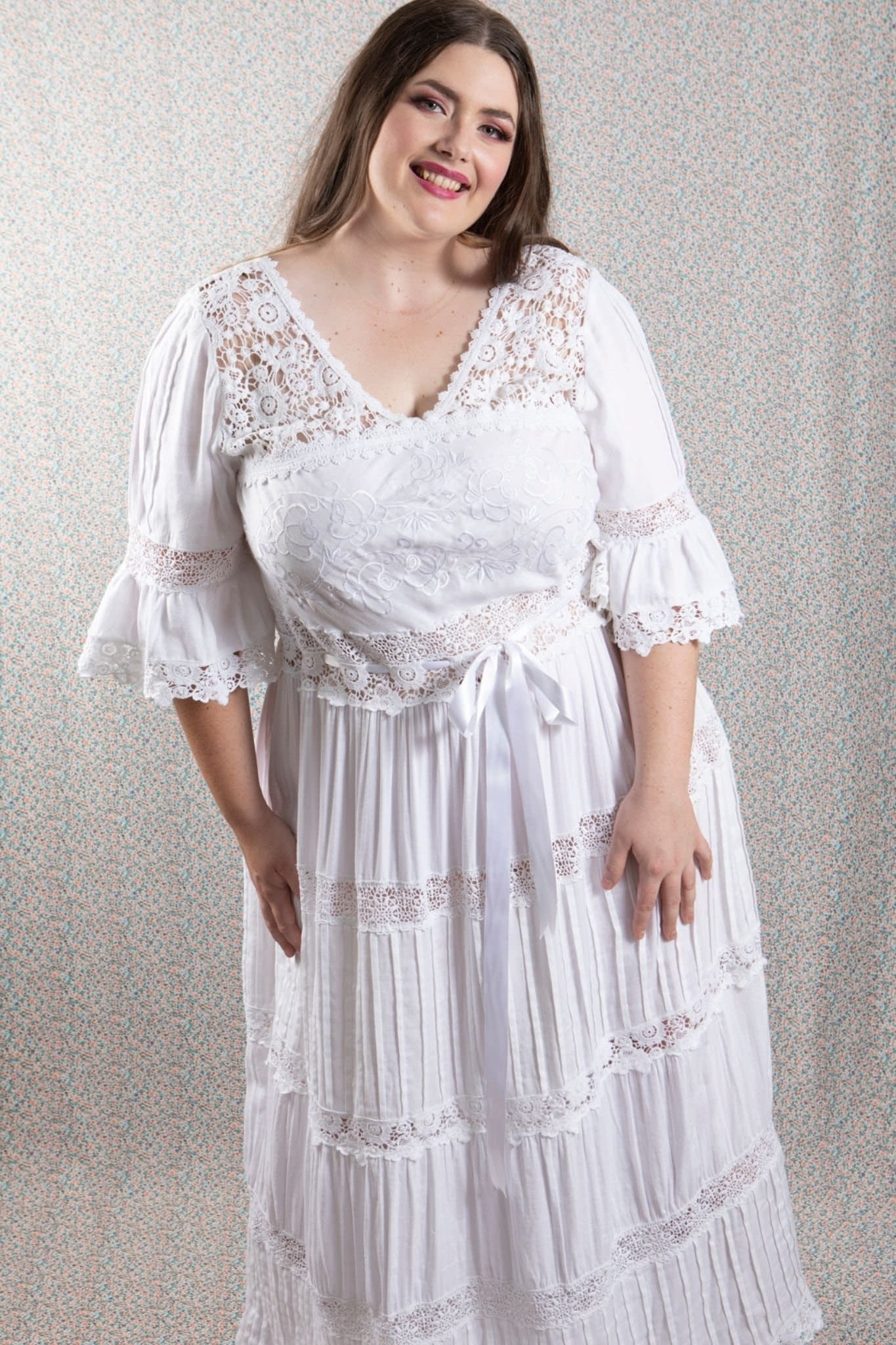 plus-size-boho-vintage-romantic-style-wedding-gown-in-white-cotton