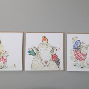 Un paquete de tres menos que feliz oveja para difundir la alegría de Navidad / / tarjetas de Navidad // Scrooge // Jumper // Camel // Robin // Hecho en el Reino Unido