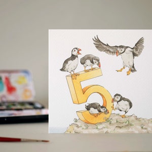 Fünf Puffins / Geburtstagskarte für diese besondere fünfjährige / fünften Geburtstag / Vögel / Tier Karte / Jungen / Mädchen / Zahl /Alter