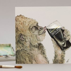 Stout Gorilla / pinte / Carte dessinée à la main / Singes buvant de la bière