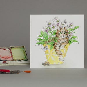 庭でお昼寝中の植木鉢猫。猫好き。トラ猫。グリーティング カード