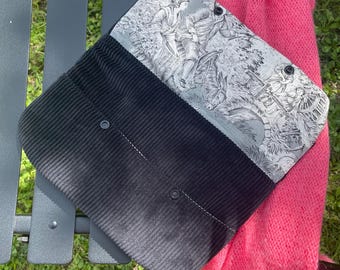 Quilted pouch in velvet and toile de Jouy.