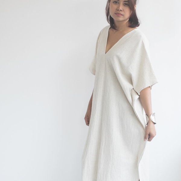 Le Passa Poncho - 100% Chanvre Natural Cream White Flowing Poncho Dress / Kaftan Style w / V Neck - Long Free Tunic Natural Summer Spring