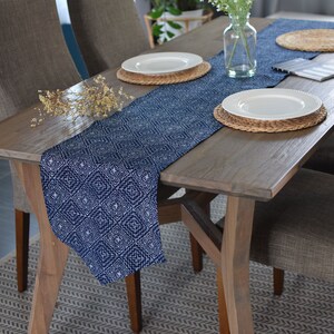 Bieżnik stołowy Indigo Batik – tkany ręcznie z bawełny z plemion górskich, długość niestandardowa