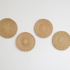 SEE - Set of 4 - Woven Rattan Wall Decor - Round Plate Style Wicker Seagrass Winnowing Hanging Wall Art Set Circular Shapes Wall Art Pattern