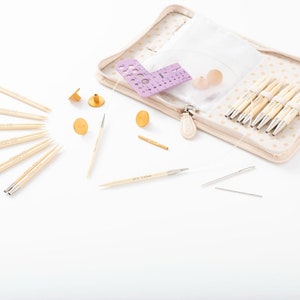 Set regalo Tulip Carry C con ferri circolari in bambù placcati in oro intercambiabili