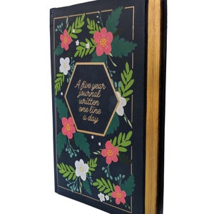 Popular Five Year Journal Written One Line A Day - Diary to record your most noteworthy memories.  Gift Dorm Decor