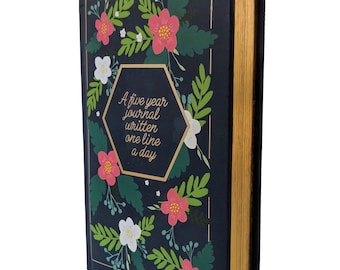 Five Year Journal: One Line A Day Diary with Gold Accents