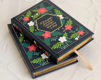 Five Year Journal: One Line A Day Diary with Gold Accents