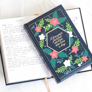 Five Year Journal Written One Line A Day - Diary to record your most noteworthy memories.  5 year journal.