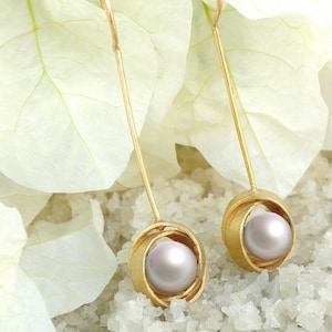 Gold white pearl dangle earrings, 18k Yellow gold earrings, Gold pearl drop earrings, Elegant Bridal earrings