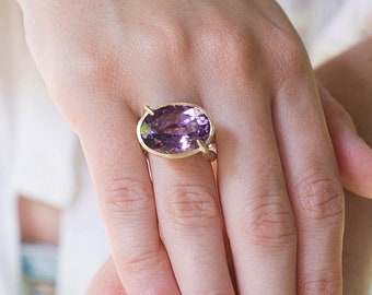 Purple amethyst gold ring, 14k gold amethyst engagement ring, Statement gemstone band, Sculptural ring