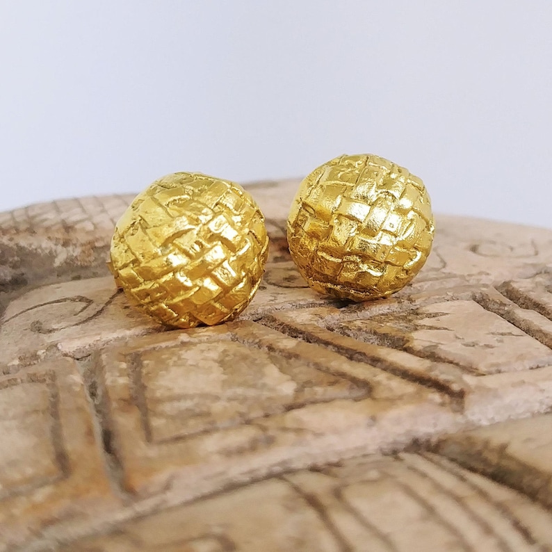 18k Gold Textured Finish Button Stud Earrings Pair 18k Gold Textured Finish Button Stud Earrings Pair