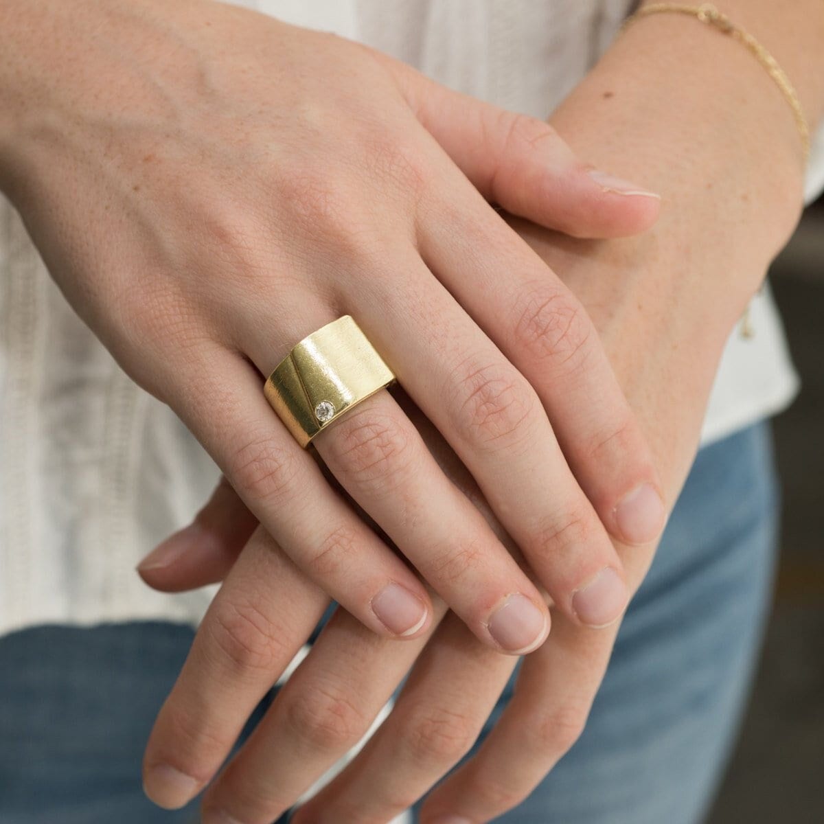 Gold cigar band ring hotsell with diamonds