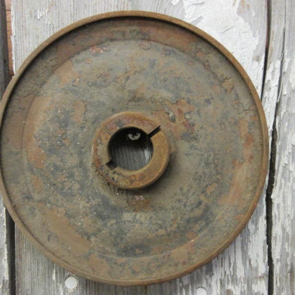 7 1/2 inch metal pulley, steampunk metal, rusty salvage metal, industrial decor, salvage metal, studio apt decor, vtg lighting supply