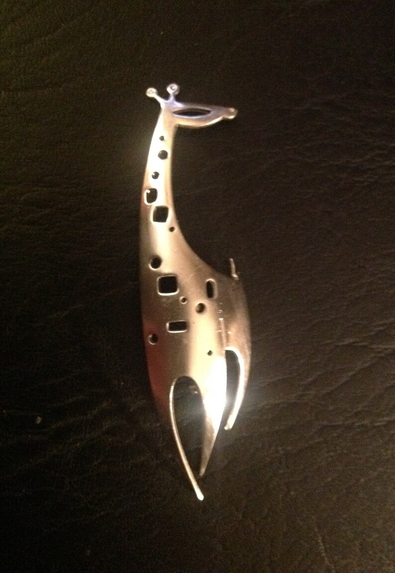 Vintage 1970/'s Silvertone Metal Giraffe Brooch Signed C /& M