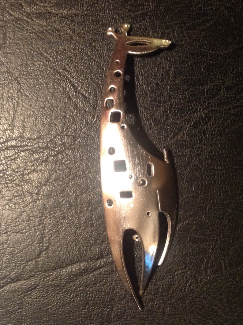 Vintage 1970/'s Silvertone Metal Giraffe Brooch Signed C /& M