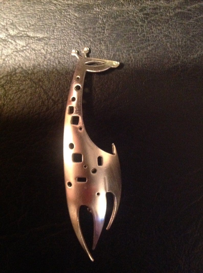 Vintage 1970/'s Silvertone Metal Giraffe Brooch Signed C /& M
