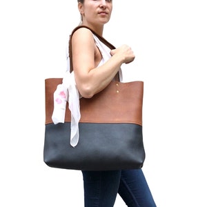 Bolso grande de cuero con bloques de colores, bolso de cuero para computadora para viajes de trabajo, bolso de cuero para la escuela y la oficina hecho a mano, bolso alto de cuero para llevar durante la noche