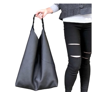 Large leather hobo bag,  Handmade soft leather overnight bag, Slouchy large shoulder bag for work and travel, Large Leather Shopper