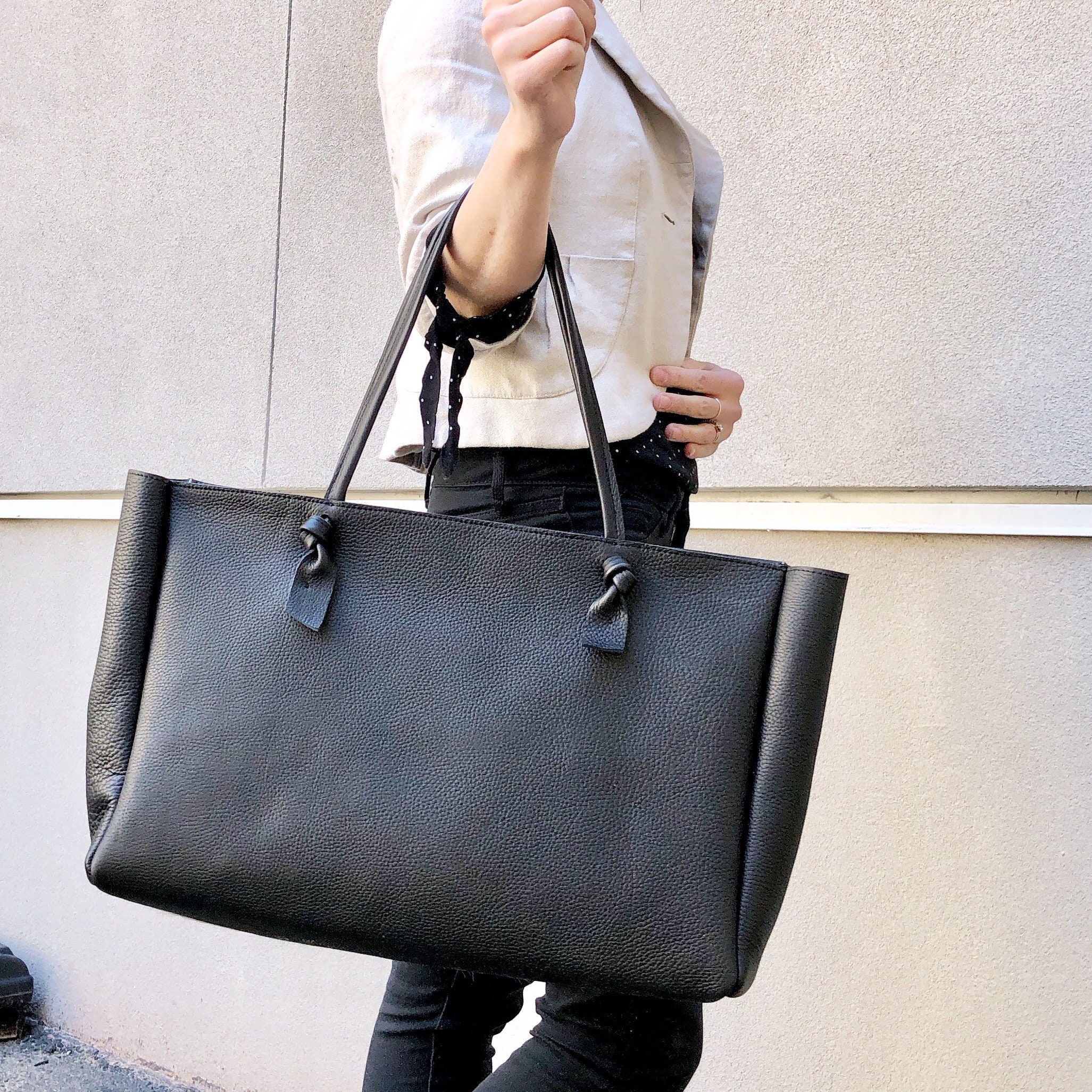 black leather tote bag with zipper