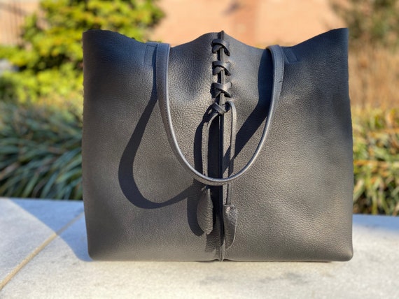 ROY LEAF TOTE BAG (MEDIUM) (Black)