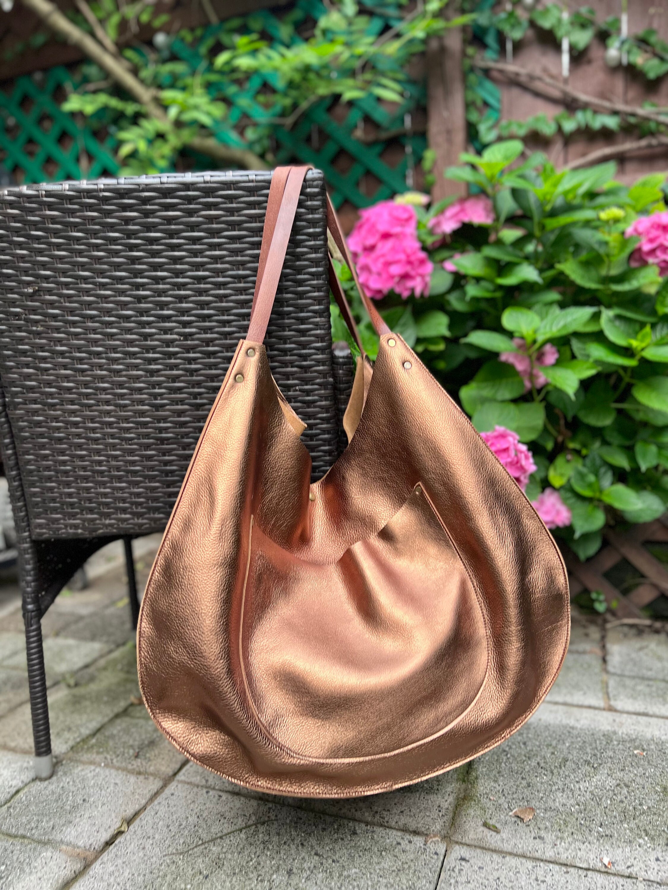 フェラガモ Hobo bag s hammered leather shoulder bag フェラガモ Hobo bag s hammered leather shoulder bag