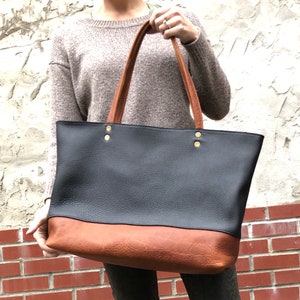Bolso grande de cuero negro y marrón de 22” x 13” x 6”, bolso grande para computadora de trabajo y viaje, bolso grande para compras, bolso unisex de cuero para computadora portátil