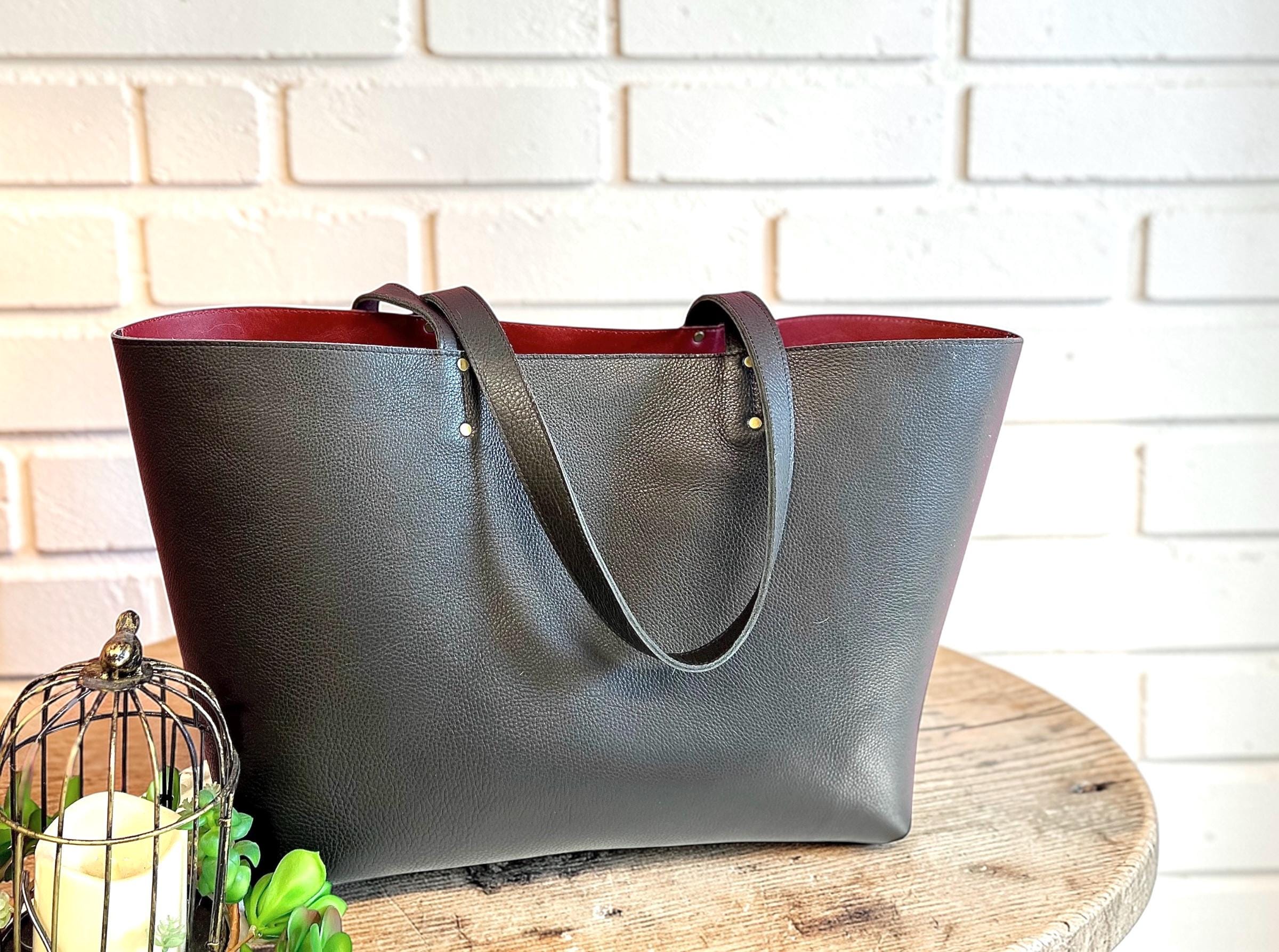 Black with red on the inside no scratches and a soft leather pouch Amelie Shoulder Bag | Portland Leather Goods main image 3