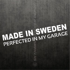 Puede incluir: Texto blanco sobre fondo negro que dice "Made in Sweden Perfected in my Garage".