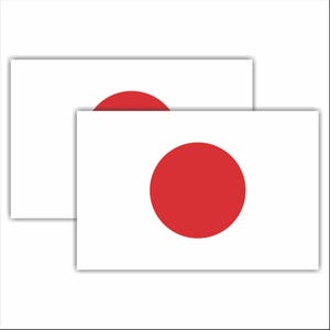 Puede incluir: Dos banderas rectangulares blancas con un círculo rojo grande en el centro de cada bandera.