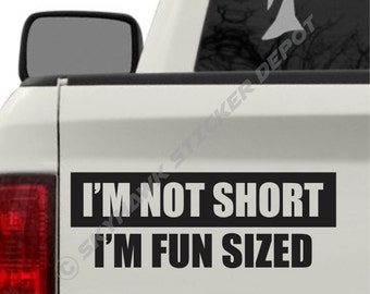 I'm not Short, I'm Fun Sized Lustiger Autoaufkleber Vinyl-Aufkleber - passend für Macbook Pro Air Laptop Auto Suv Fenster Windschutzscheibe - Streich Scherz Gag Geschenk