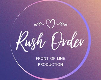 Könnte beinhalten: Ein violetter und rosa Farbverlaufshintergrund mit einem weißen Kreis, der den Text "Rush Order" und "Front of Line Production" mit einem Herzdesign über dem Text enthält.