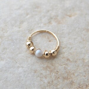 24g 22g White swarovski Pearl 14K Gold Filled Helix Ring, Boucle d'oreille Cartilage, Piercing nez, Cadeau de demoiselle d'honneur, Cadeau bijoux, Idées cadeaux