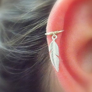 Feather Cartilage hoop Earring, Feather piercing silver hoop, silver helix hoop, silver feather jewelry