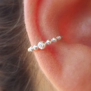 Sterling Silver Conch / Helix / Cartilage Hoop Ring piercing, Beaded Helix Hoop, Helix Jewelry, Diamond Cut bead, bijoux de conque