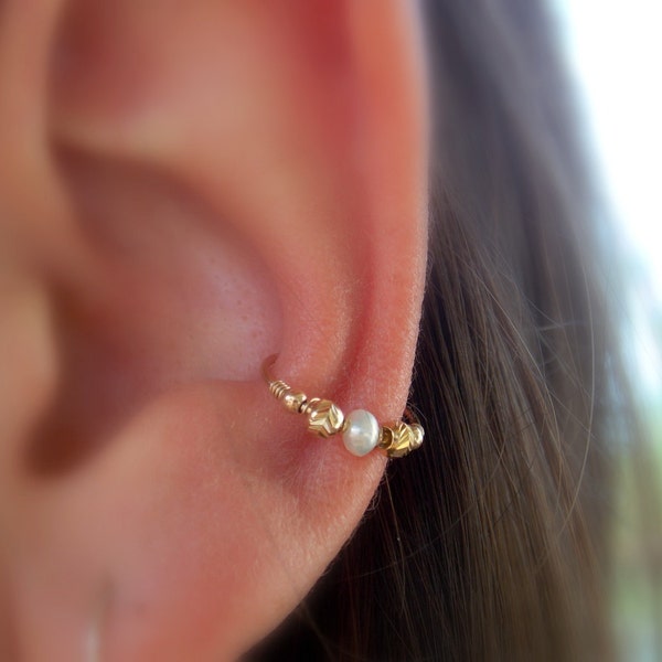 Gold filled Conch / Helix / Cartilage Hoop Ring piercing, Beaded Helix Hoop, Helix Jewelry, pearl conch ,  conch jewelry