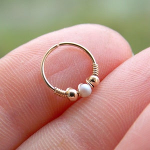 24g 22g weiße Swarovski Perle 14K Gold Filled Helix Ring, Knorpel Ohrring, Nase Piercing, Brautjungfer Geschenk, Schmuck Geschenk, Geschenkideen